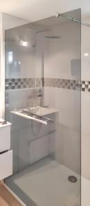 Koupelna v ubytování Maison charmante à Colleville-Montgomery avec jardin clos