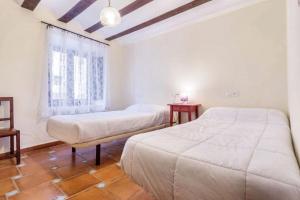 Łóżko lub łóżka w pokoju w obiekcie Charming apartment in Noguericas, 120 m², includes jacuzzi