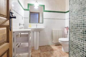 Łazienka w obiekcie Charming apartment in Noguericas, 120 m², includes jacuzzi