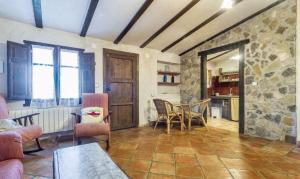 Część wypoczynkowa w obiekcie Charming apartment in Noguericas, 120 m², includes jacuzzi