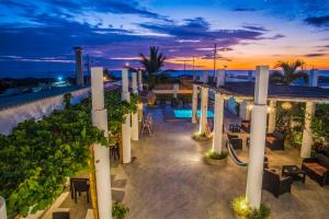 Bazén v ubytování Hotel La Ría Playas nebo v jeho okolí