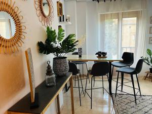 a living room with a dining room table and chairs at Piso Espectaculares Vistas in Ciudad-Rodrigo