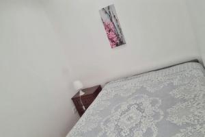Ένα ή περισσότερα κρεβάτια σε δωμάτιο στο Comfortable apartment in Pataias with garden and shared pool