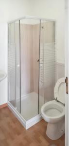 Ένα μπάνιο στο Comfortable apartment in Pataias with garden and shared pool