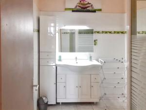 Ένα μπάνιο στο Appartement spacieux au Vauclin de 150 m² avec vue montagne +11 φωτογραφίες