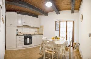 Kuchyň nebo kuchyňský kout v ubytování Modern Apartment near Arce City Centre, 62 m², Parking