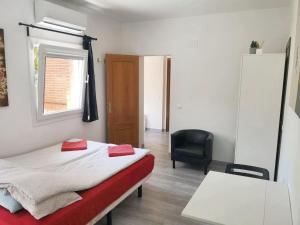 Postel nebo postele na pokoji v ubytování Cosy Apartment in Villaviciosa de Odón with Shared Pool