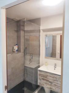 Koupelna v ubytování Cosy Apartment in Villaviciosa de Odón with Shared Pool