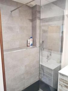Koupelna v ubytování Cosy Apartment in Villaviciosa de Odón with Shared Pool