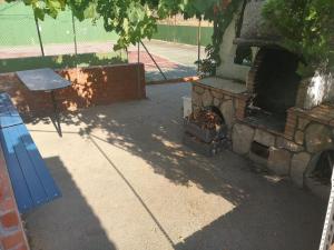 Zahrada ubytování Cosy Apartment in Villaviciosa de Odón with Shared Pool