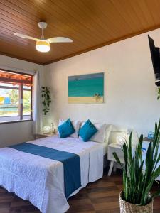 Postel nebo postele na pokoji v ubytování Suites Casa Azul-Vila do Abraão- conforto, limpeza, ótima localização + 37 fotografií