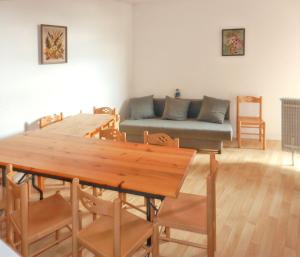 Posezení v ubytování Appartement spacieux à Allevard - 68 m² avec vue montagne
