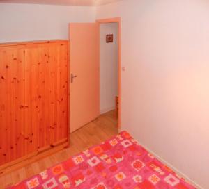 Postel nebo postele na pokoji v ubytování Appartement spacieux à Allevard - 68 m² avec vue montagne
