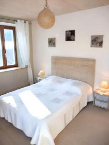 Ένα ή περισσότερα κρεβάτια σε δωμάτιο στο Appartement charmant à Plancher-les-Mines, cheminée, 90 m²