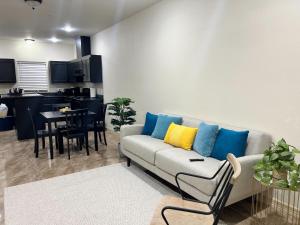 Posezení v ubytování Hummingbird Apt 8