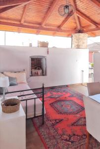 Ruang duduk di Charming house in Jezera + Balcony
