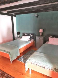 Katil atau katil-katil dalam bilik di Charming house in Jezera + Balcony