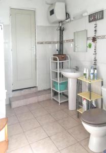 a bathroom with a toilet and a sink at Maison de charme à Saint-Pierre avec vue sur mer et montagne in Saint-Pierre