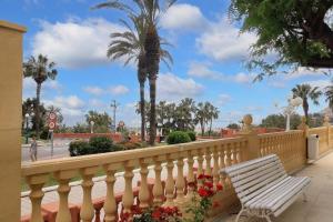 A balcony or terrace at Comfortable apartment in Benalmádena 60 m² with pool