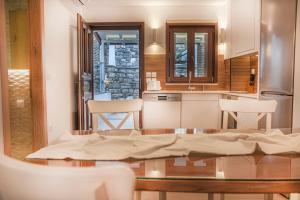 Fotografie z fotogalerie ubytování Lithos House & Spa v destinaci Nafpaktos