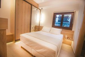 Postel nebo postele na pokoji v ubytování Lithos House & Spa