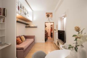 a living room with a couch and a tv at Appartamento Sofia in Rome