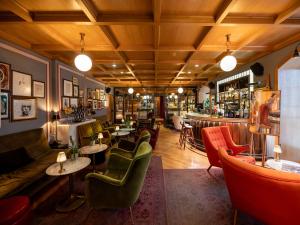 Lounge atau bar di Browns Central Hotel