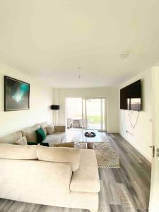 Foto dalla galleria di Luxury 3 bedroom home Newbridge - 25 minute Direct train to Dublin City a Newbridge