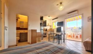 Posteľ alebo postele v izbe v ubytovaní Studio confortable à Hyères 22 m² + Terrasse C