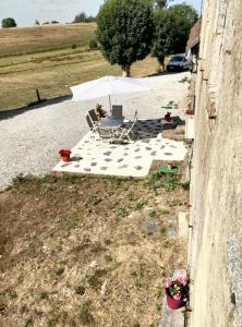 Zahrada ubytování Maison conviviale à Bagnols avec terrasse et jardin + 4 fotografie