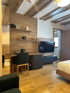Televisyen dan/atau pusat hiburan di Apartman 525 u Aparthotelu Vučko