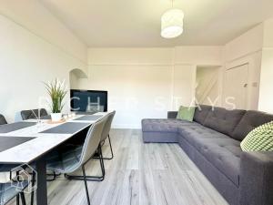 Χώρος καθιστικού στο Wembley Large 4-Bedroom House, Driveway and Garden