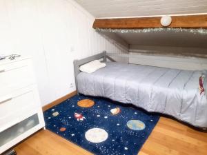 Posteľ alebo postele v izbe v ubytovaní Maison chaleureuse à Saint-Juéry avec jardin