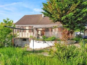 Vonkajšia záhrada v ubytovaní Villa spacieuse à Briare avec piscine privée et activités