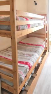 a stack of bunk beds in a room at Appartement confortable avec vue sur la montagne in Notre-Dame-de-Bellecombe
