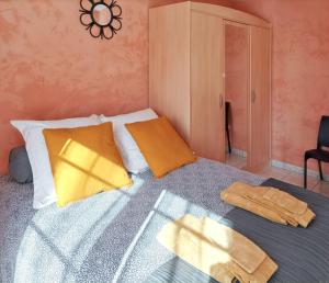Posteľ alebo postele v izbe v ubytovaní Maison charmante à La Chapelle-Saint-Martin-en-Plaine avec jardin