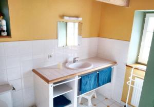 Kúpeľňa v ubytovaní Maison familiale avec jardin - Plougonvelin