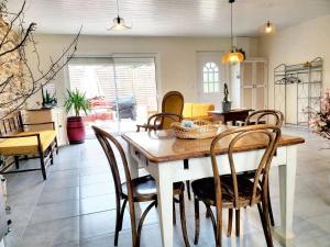 Χώρος καθιστικού στο Maison chaleureuse à Fossemagne avec jardin et terrasse +7 φωτογραφίες