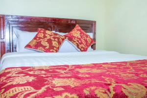 Postel nebo postele na pokoji v ubytování Lyntex guest house