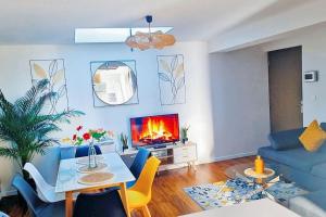 Posezení v ubytování Appartement confortable à Raismes - 60 m², parking privé + 32 fotografií