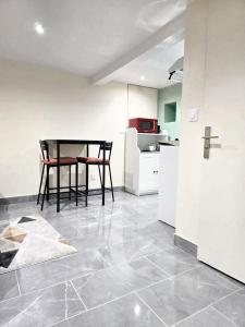 Fotografie z fotogalerie ubytování Studio charmant à Noisy-le-Sec de 22 m² avec terrasse v destinaci Noisy-le-Sec