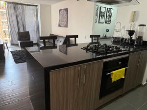 Nhà bếp/bếp nhỏ tại Apartamento nuevo Sotomayor dos alcobas