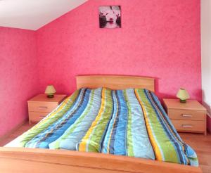 a bedroom with pink walls and a bed and two night stands at Maison accueillante avec jardin à Assay in Assay