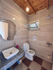 a bathroom with a toilet and a sink at Mashrum House in Dahab