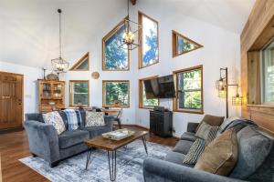Χώρος καθιστικού στο Cedar Grove Lodge