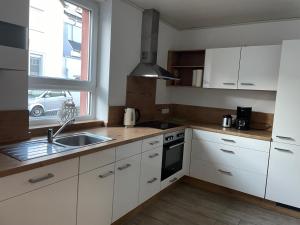 Dapur atau dapur kecil di Ferienwohnung in Worms-Wiesoppenheim +10 gambar