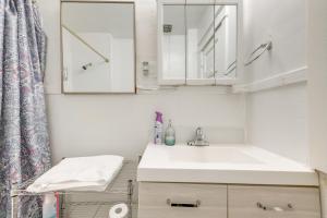 Ένα μπάνιο στο Apartment 2 Mi to Niagara Falls State Park! +17 φωτογραφίες