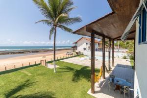 a view of the beach from the porch of a beach house at Casarão de vidro - Pé na Areia - Praia Enseada dos Corais in Cabo de Santo Agostinho