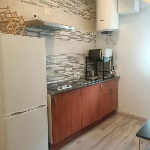 Η κουζίνα ή μικρή κουζίνα στο Cozy studio with A/C near Toledo