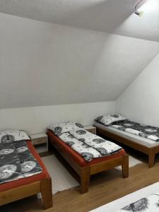 Postel nebo postele na pokoji v ubytování Chalúpka Mischel